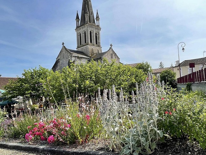 Périgord Inattendu - Village Fleuri Villetoureix