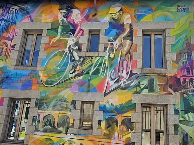 Raymond Poulidor face à Anquetil sur la fresque de Saint-Léonard de Noblat