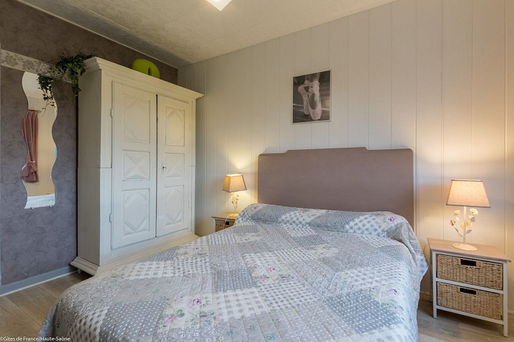 Chambre donnant sur l etang_4