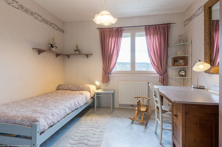 Chambre 1 personne et bureau_10