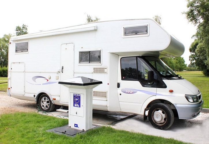 Lery-Poses-en-Normandie---Camping-car-1-2