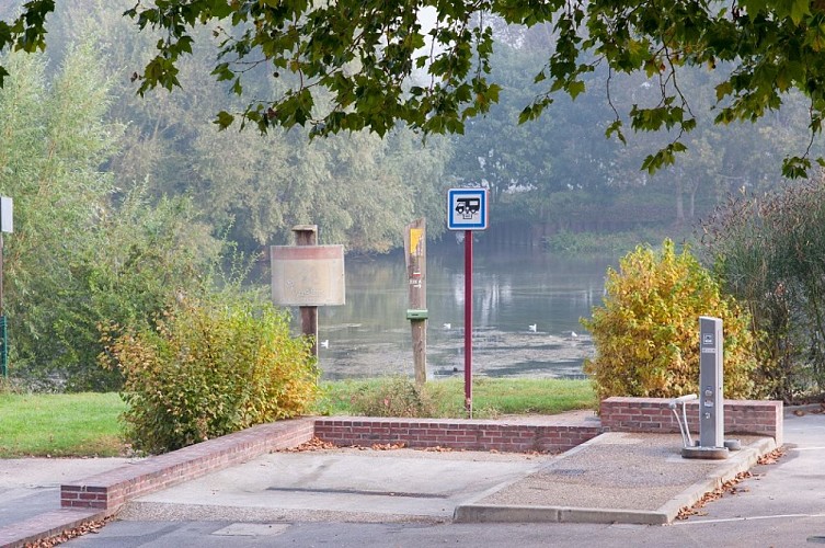Aide de camping-car de Pont-de-l'Arche © normandie-photo.com