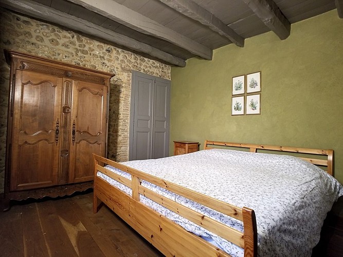 Rouffignac_Martillac_chambre lit double_octobre 2024©sdecallatay