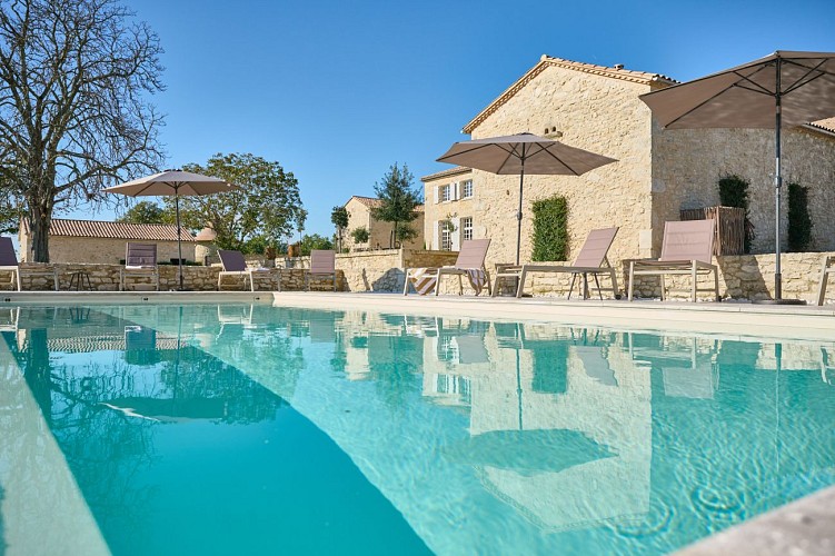 Vue extérieure psicine et maison