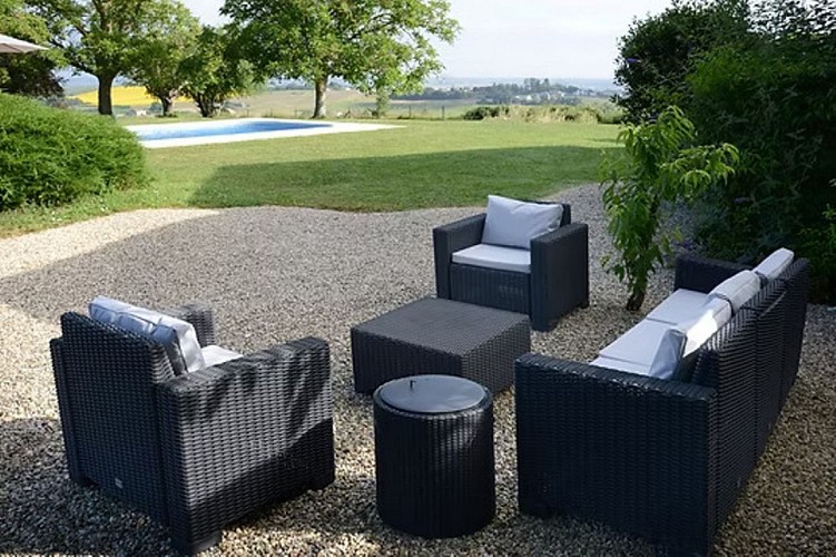 dc3620_2d238f8b6ccf44cd95f039d7a573d1c0mv2