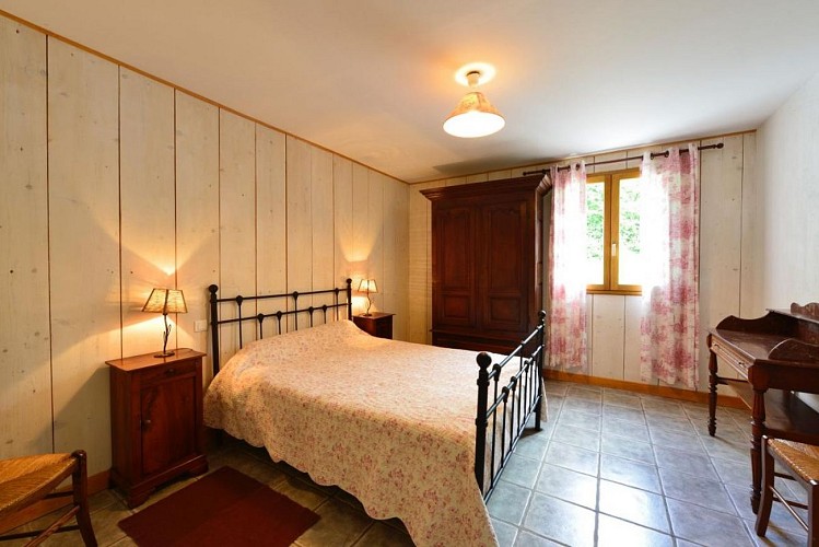 maison-bordenave-chambre-lit-double-fer-forge-hosta-2
