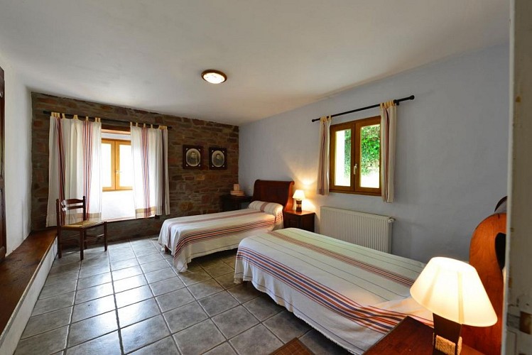 maison-bordenave-chambre-deux-lits-single-hosta