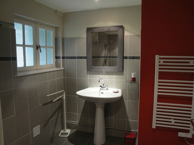 Salle d'eau de la chambre RdC
