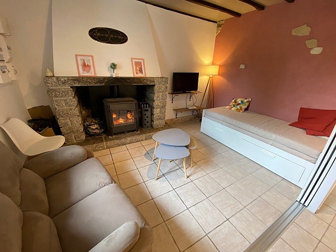 moncoutant-sur-sevre-gite-callinora-salon-canape-lit