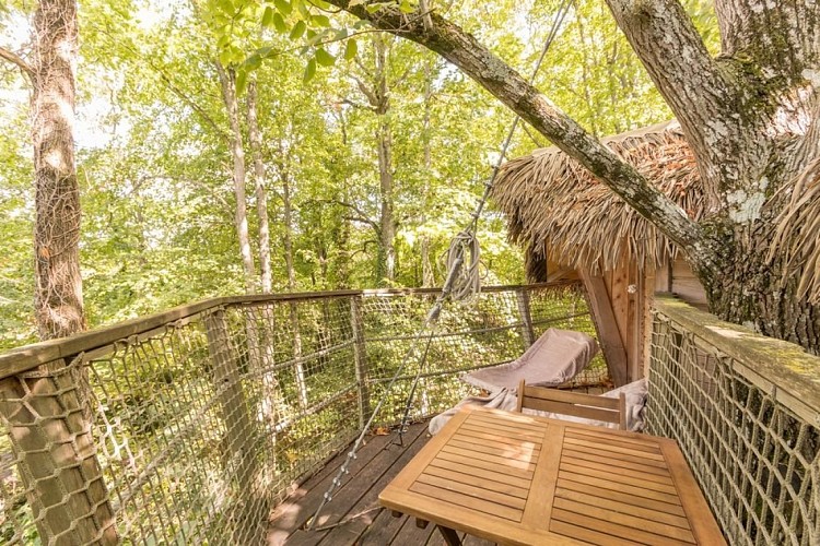 Cabane-dans-les-arbres-terrasse