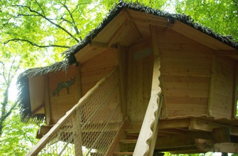 Hebergement-insolite-cabane-dans-les-arbres