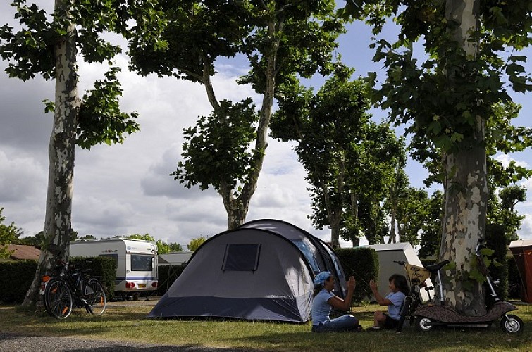 Camping Les abberts Famille tente - Arès©Les abberts -