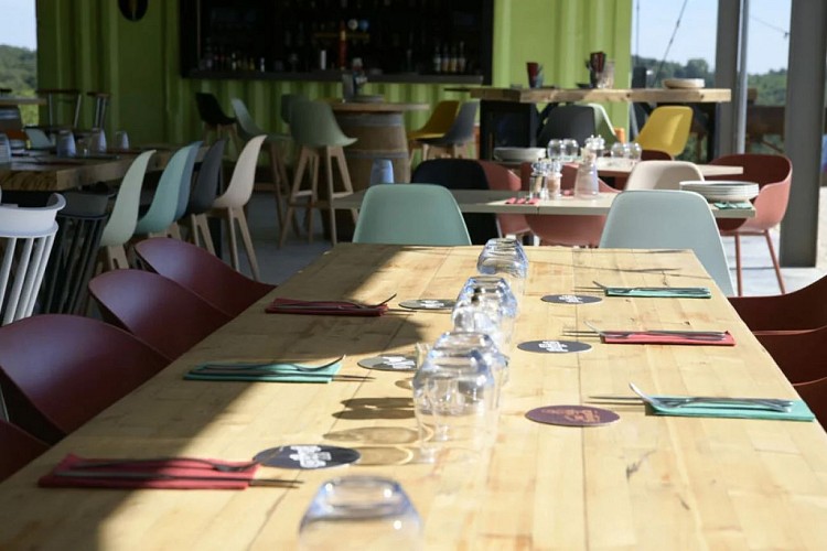 salle-couvert-restaurant-traditionnel-guinguette-chez-georgette-sarlat-perigord-12-1024x683