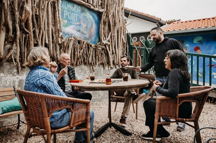 Hostel Demain C'est Loin Terrasse