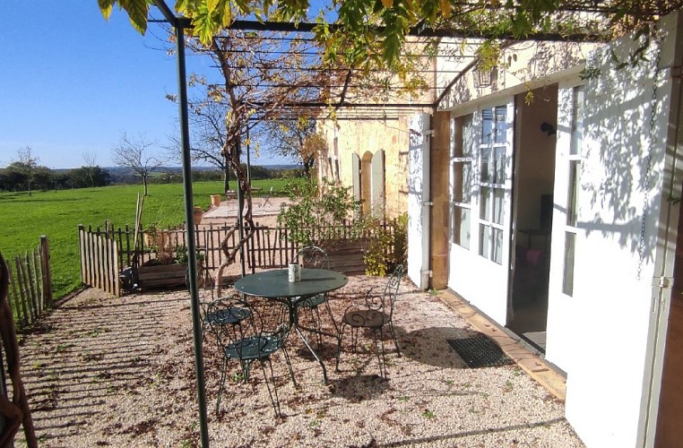 Salon jardin côté sud et truffière