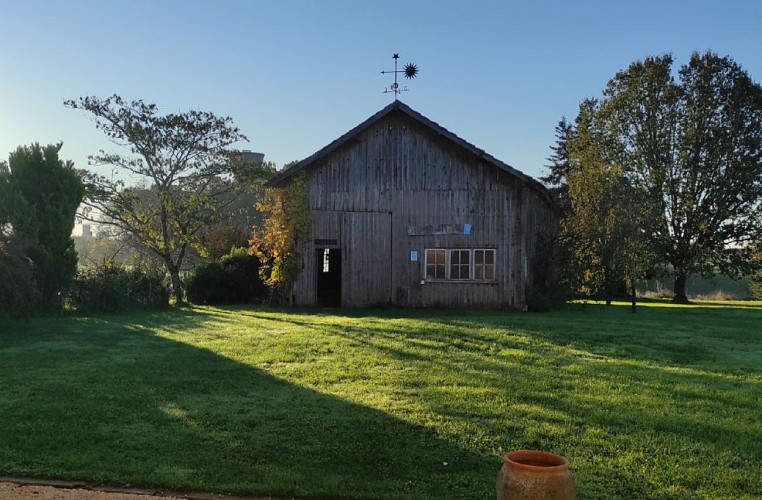 Accès au séchoir, salle de jeux, et jardin