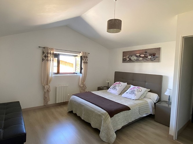 Domaine Canteloup - Gite L'Ombrière - Chambre 2 - Lit double (1) (1)