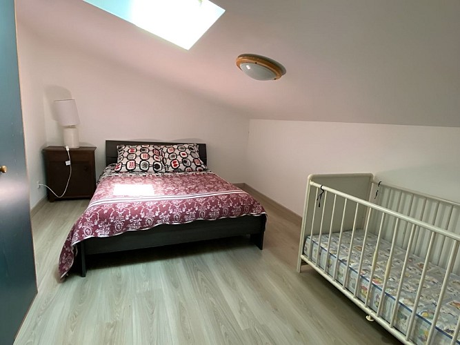 Domaine Canteloup - Gite L'Ombrière - Chambre 3 - Lit double, simple et lit bébé