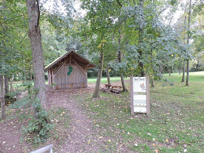 Sentier pieds nus Sens'Hasel à Oberhaslach