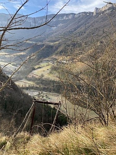 Ancien portique servant à la descente du lait