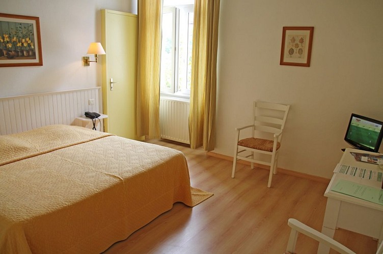 Résidence des Sources - studio chambre tv