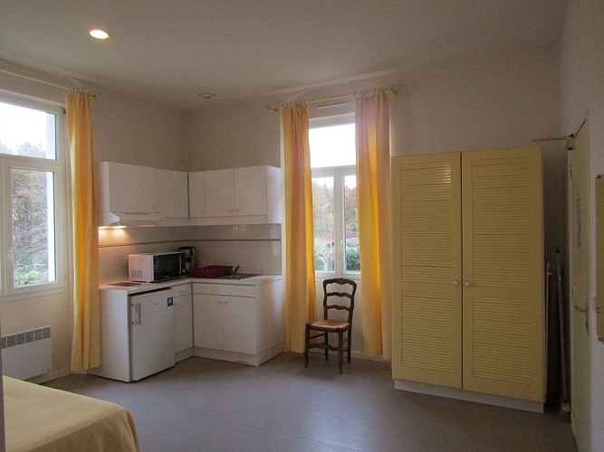 Résidence des Sources - studio kitchenette séjour