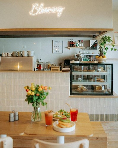 Blooming café