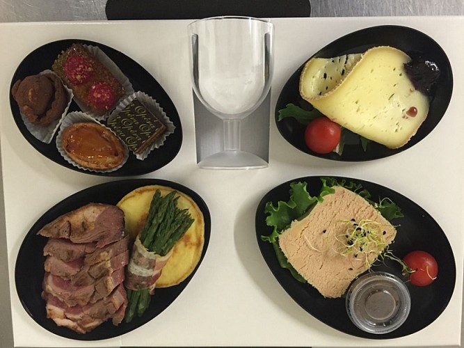 Foulou---Plateau-repas-galet-interieur