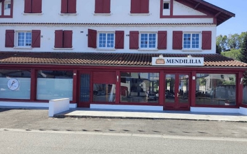 Mendililia tapas - façade typique du Pays Basque