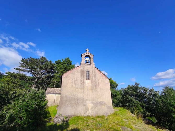 Chapelle Notre Dame du Cayla - Façade vallée de la Sorgues