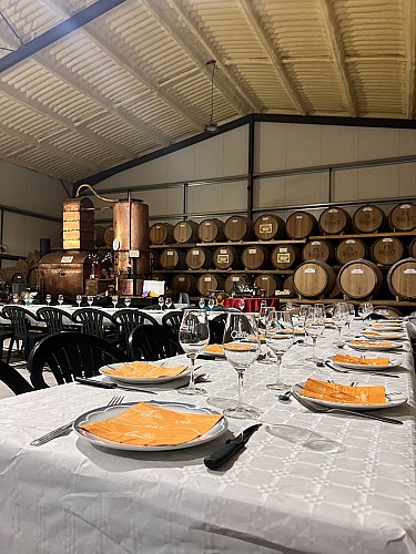 2025 - BOUR - Domaine du Berdet - Chai en salle de réunion - ©Domaine du Berdet (8)