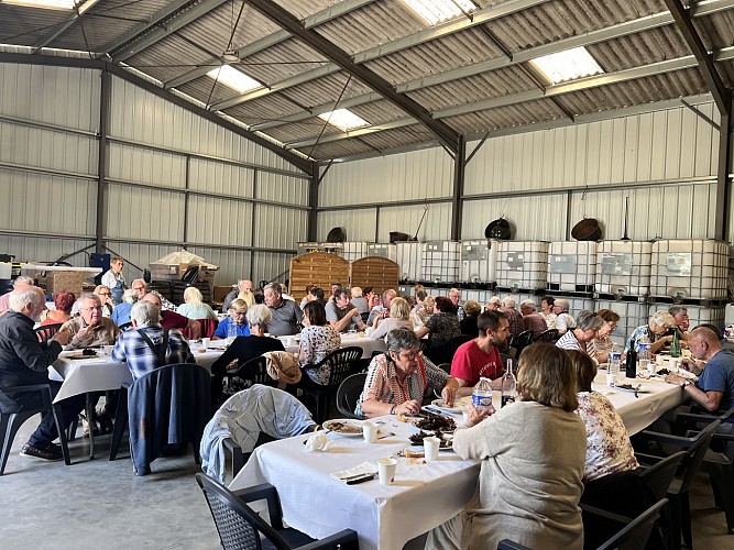 2025 - BOUR - Domaine du Berdet - Chai en salle de réunion - ©Domaine du Berdet (1)