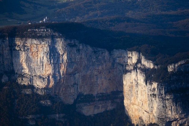 Falaises et village de Presles