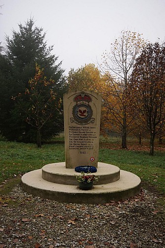 Monument en Hommage aux Aviateurs 1943.