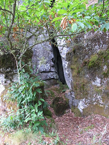 A Pena da Espada/ “Cova dos Mouros”