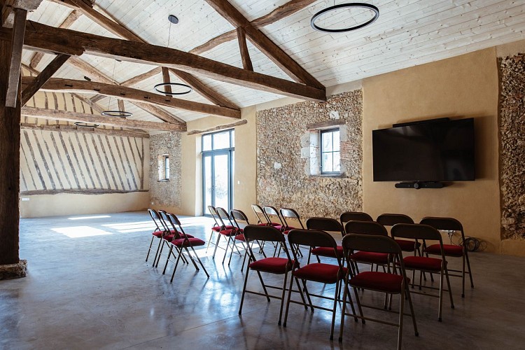 2025 - LABA - Domaine de Pillon - Salle du chai (intérieur) - ©Sarah Arnould-Domaine de Pillon (1)