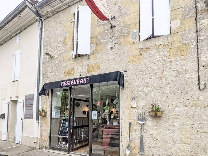 Chez_Sylvie_by_Malvina_-_Pujols_-_Emmanuel_Gaye_OTCP_2022 (1)