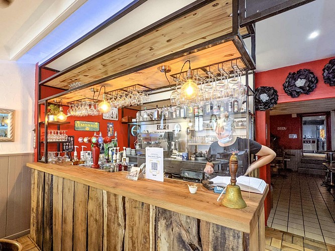 Chez_Sylvie_by_Malvina_-_Pujols_-_Emmanuel_Gaye_OTCP_2022 (2)