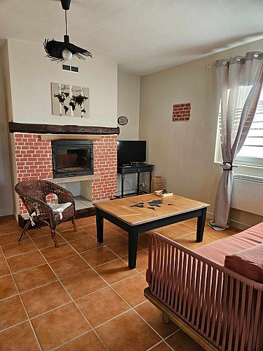 salon avec cheminée atelier