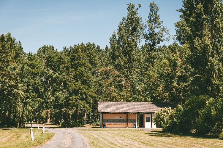 Moncontour Active Park: Active and Nature Holidays by the Lake