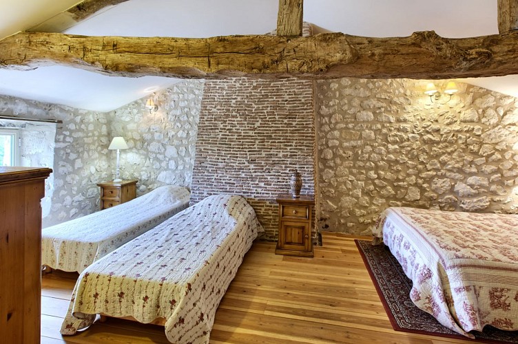 Madame Ghislaine AURORA12 (1)