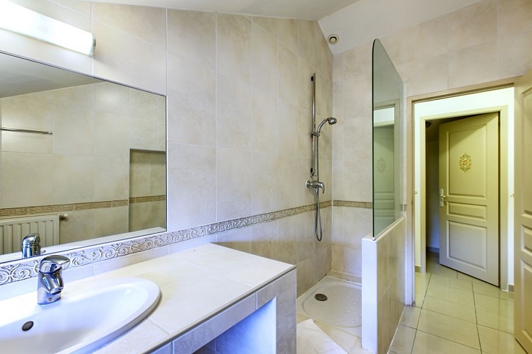 Madame Ghislaine AURORA16 (2)