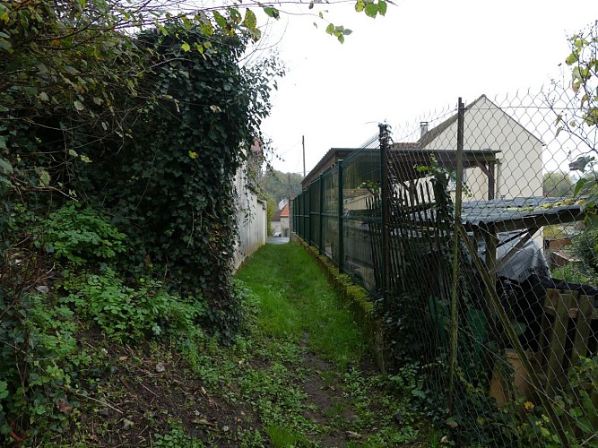 Passage sentier des Carneaux