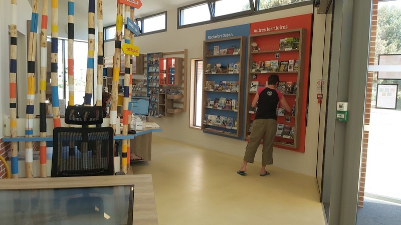 BIT Fouras - espace documentation et boutique_3