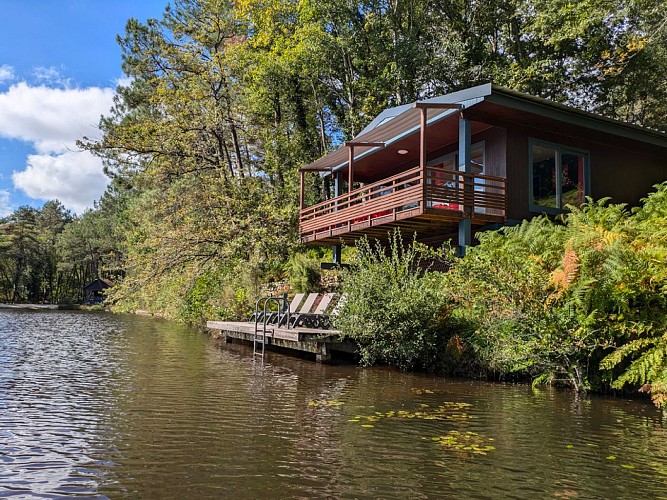 04-parentheses-imaginaires-chalet-bord-eau