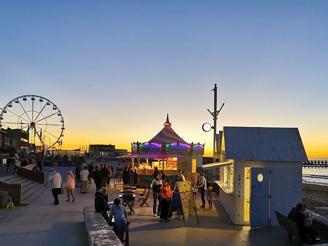 JEUX-EN-BOIS-GRANDE-ROUE-LES-GOURMAND-YS-COURSEULLES-SUR-MER-CREDIT-NATHALIE-PAPOUIN--1-