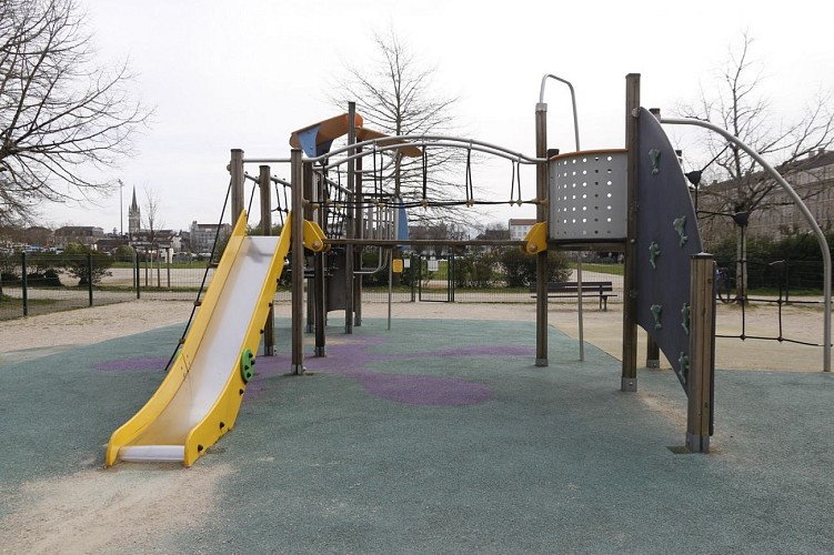 Aire de jeux Verdun nord 03 - Pau Pyrénées Tourisme - PL