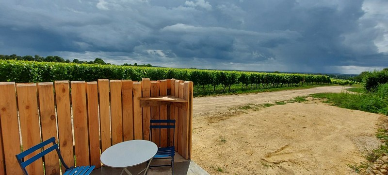 Terasse extérieure avec place parking