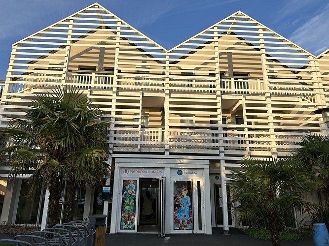 pierre-et-vacances-entree-exterieur