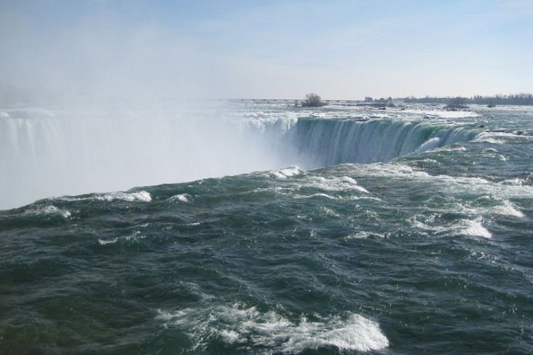 Les chutes vue de derrière. 